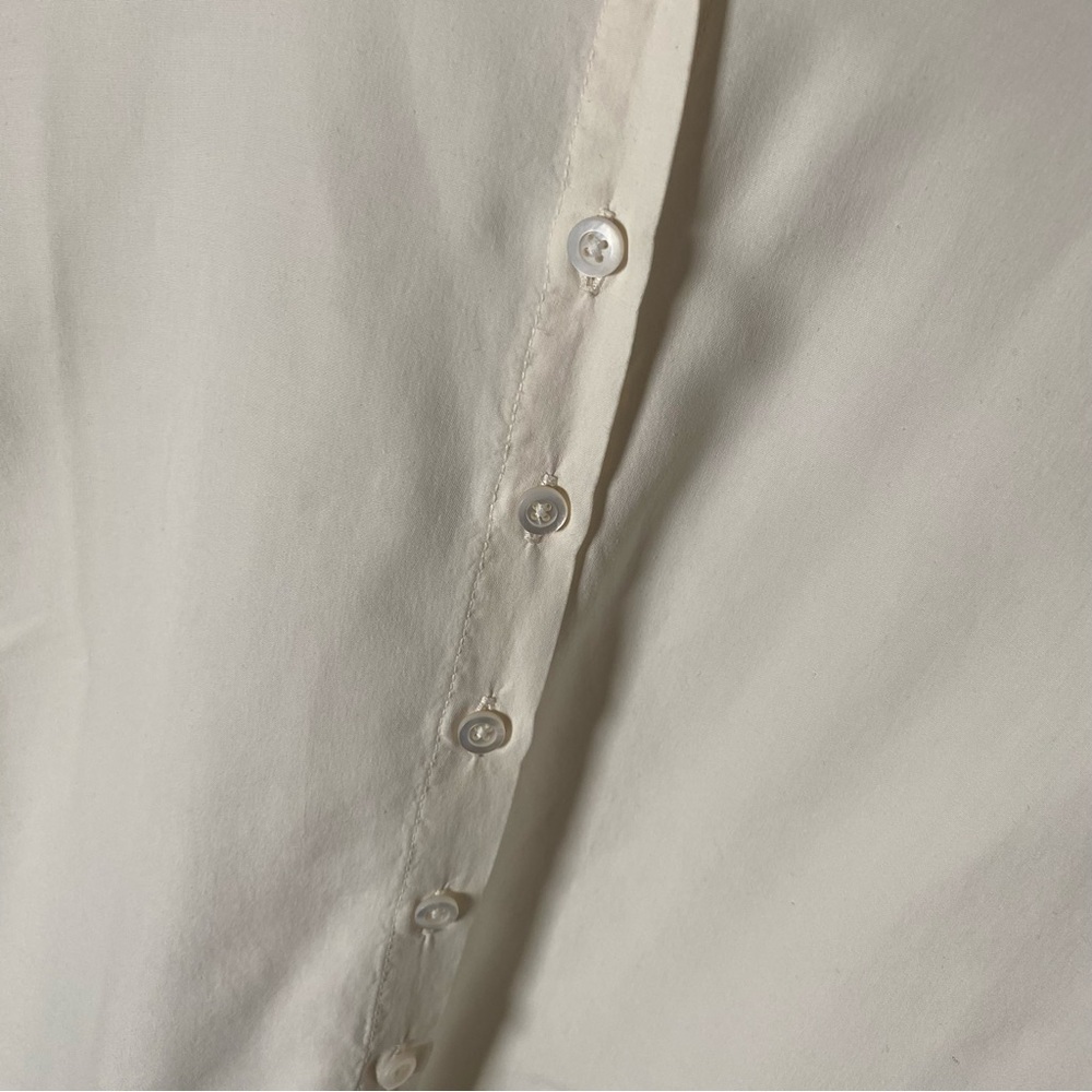 Elegant 100% Silk Button-up Blouse Handcrafted in Italy - Picture 2 of 7
